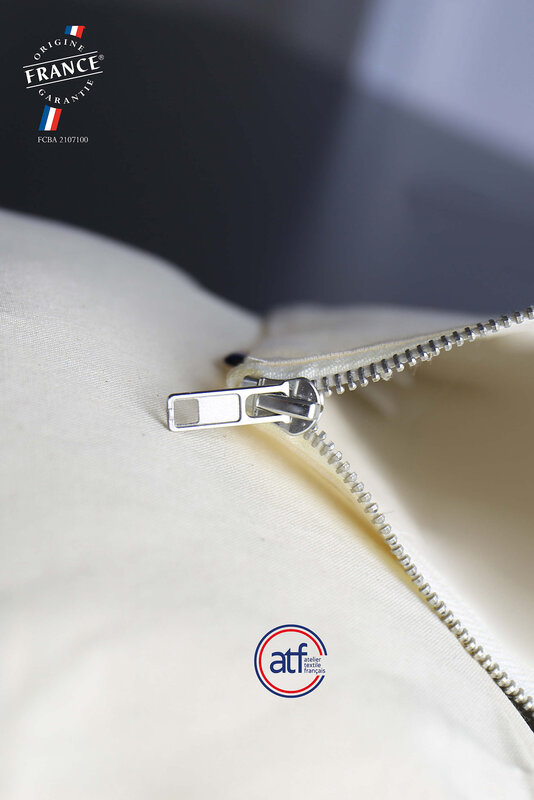 MA ZIP POUCH – image 3