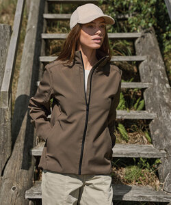 Womens performance softshell 9521